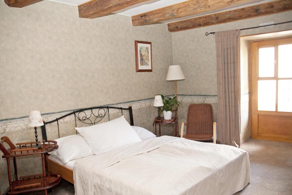 Hotel U Zlateho Lva Havlíčkŭv Brod Rum bild