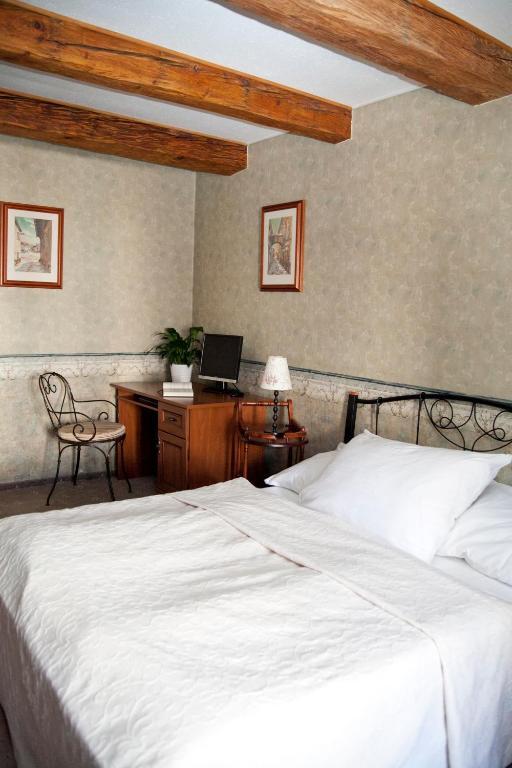 Hotel U Zlateho Lva Havlíčkŭv Brod Rum bild